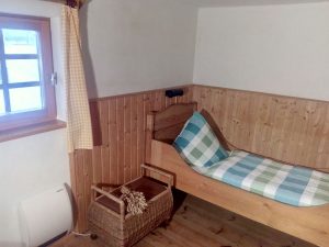 Kleines Schlafzimmer mit 2 Betten
